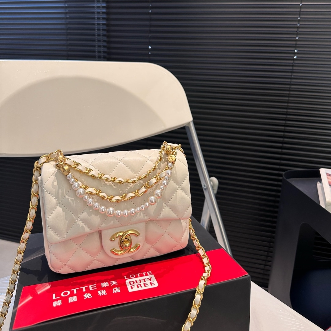 Chanel Mini Flap Bag Shiny Imitation Pearls And Gold Tone Metal White 17Cm AS4384 B15773 U2361 - 画像 (2)