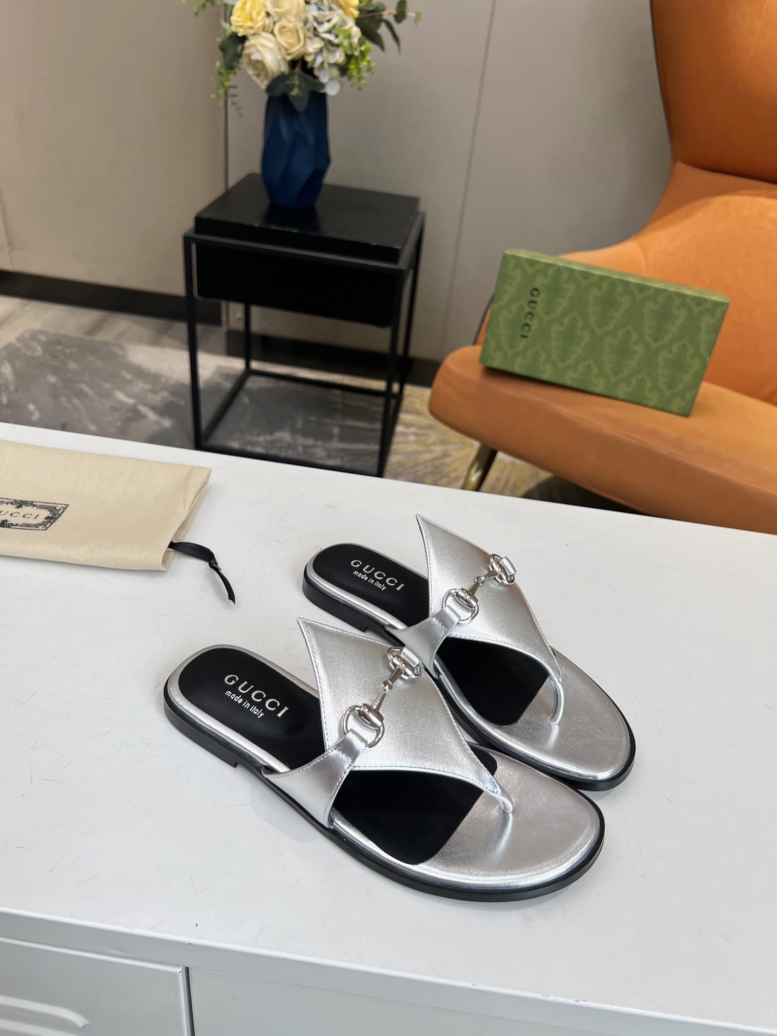 GUCCI グッチ ホースビット トングサンダル シルバー レディース - 画像 (2)