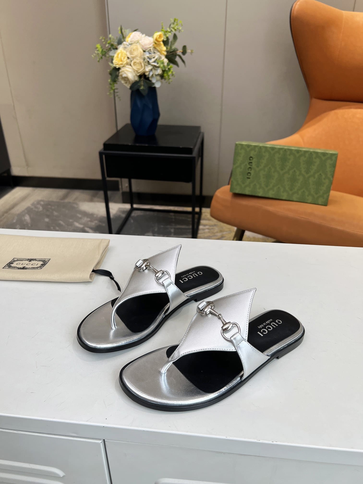 GUCCI グッチ ホースビット トングサンダル シルバー レディース - 画像 (4)