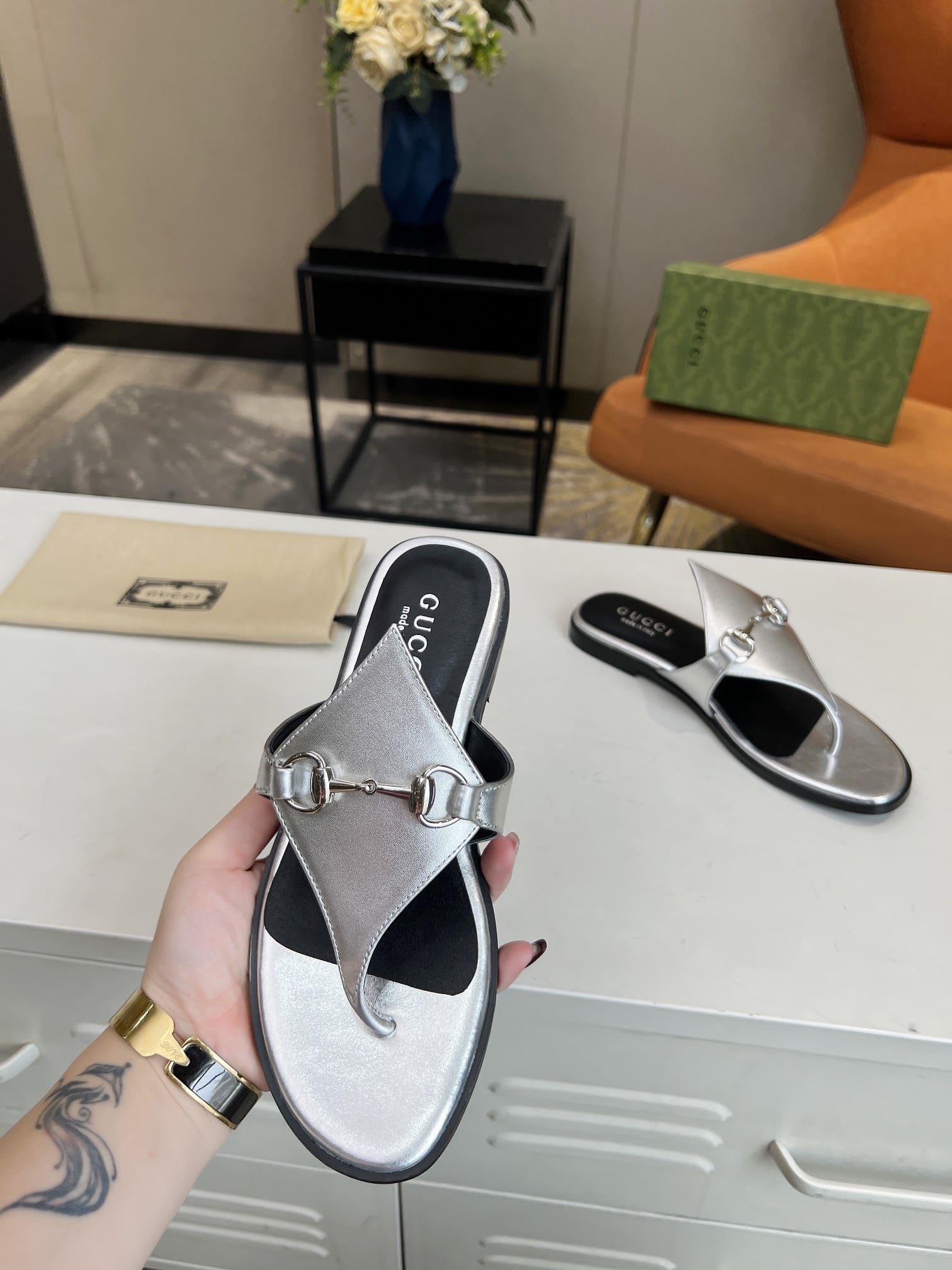 GUCCI グッチ ホースビット トングサンダル シルバー レディース - 画像 (8)
