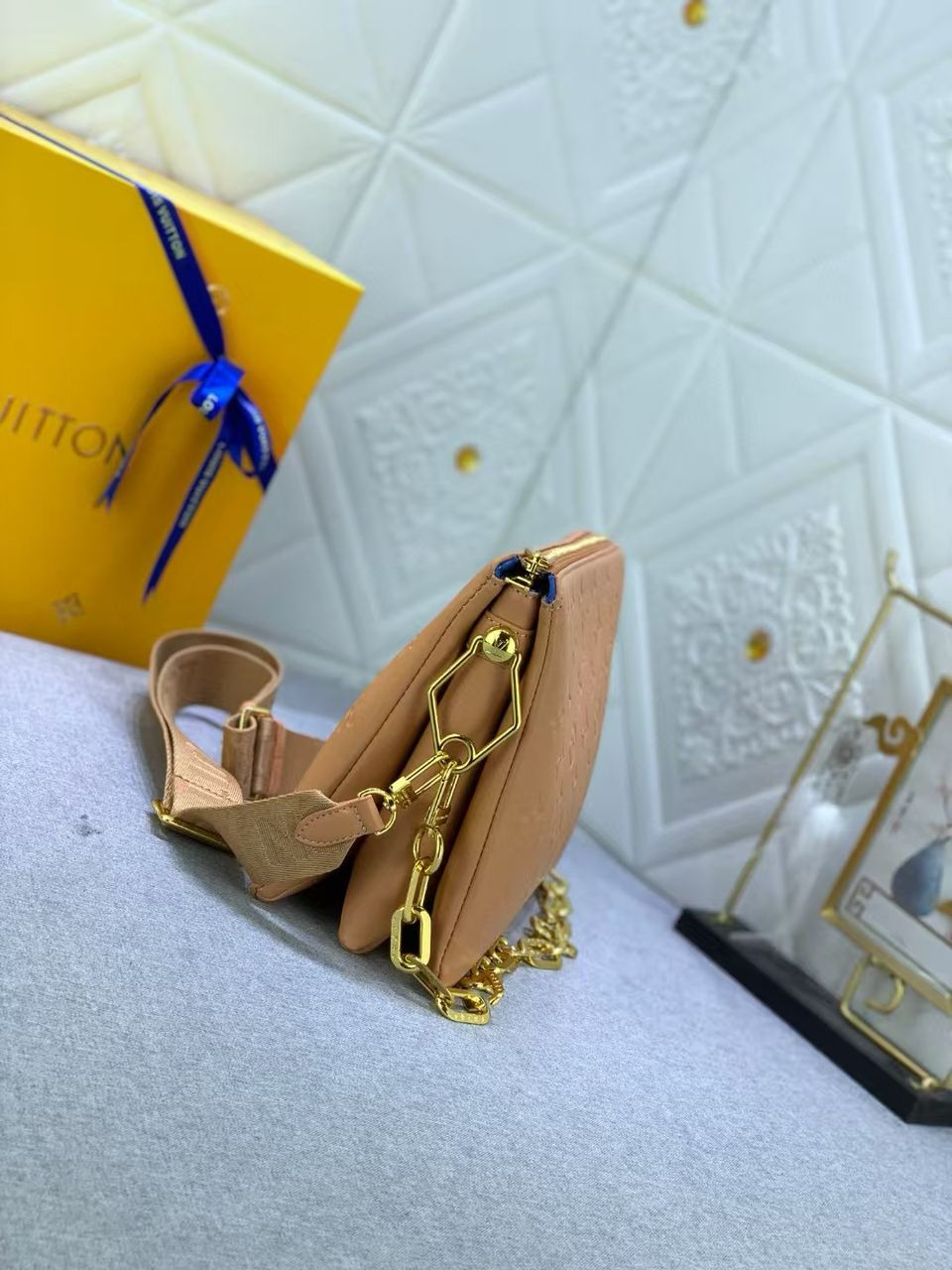 Louis Vuitton Coussin PM Monogram Leather Shoulder Bag Camel 26cm M57791 - 画像 (4)