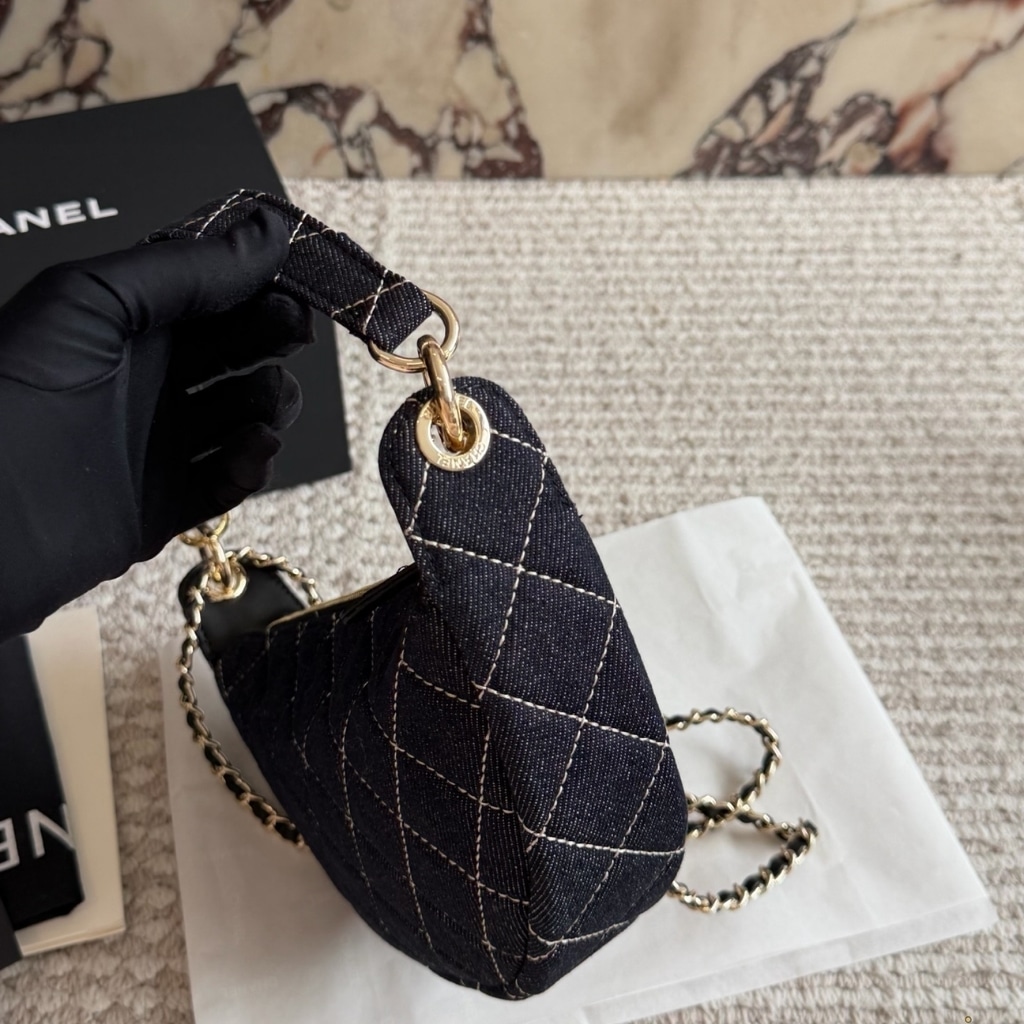 Chanel Clutch With Chain Denim And Gold Tone Metal Dark Blue 22cm AP5094 B23492 U7663 - 画像 (3)