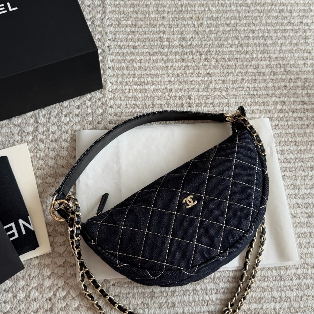Chanel Clutch With Chain Denim And Gold Tone Metal Dark Blue 22cm AP5094 B23492 U7663 - 画像 (4)