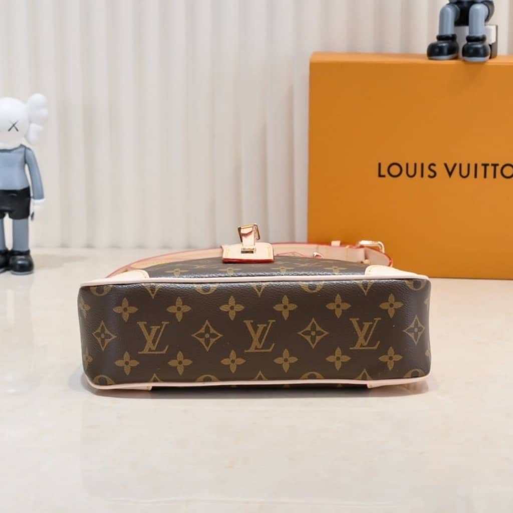 Louis Vuitton オデオン PM モノグラム キャンバス ベージュ 28cm - 画像 (5)