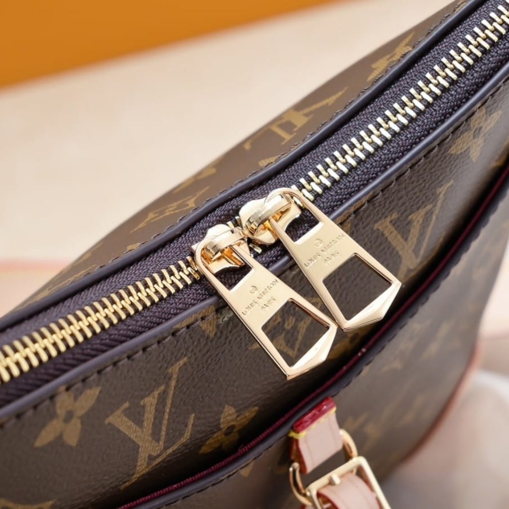 Louis Vuitton オデオン PM モノグラム キャンバス ベージュ 28cm - 画像 (8)
