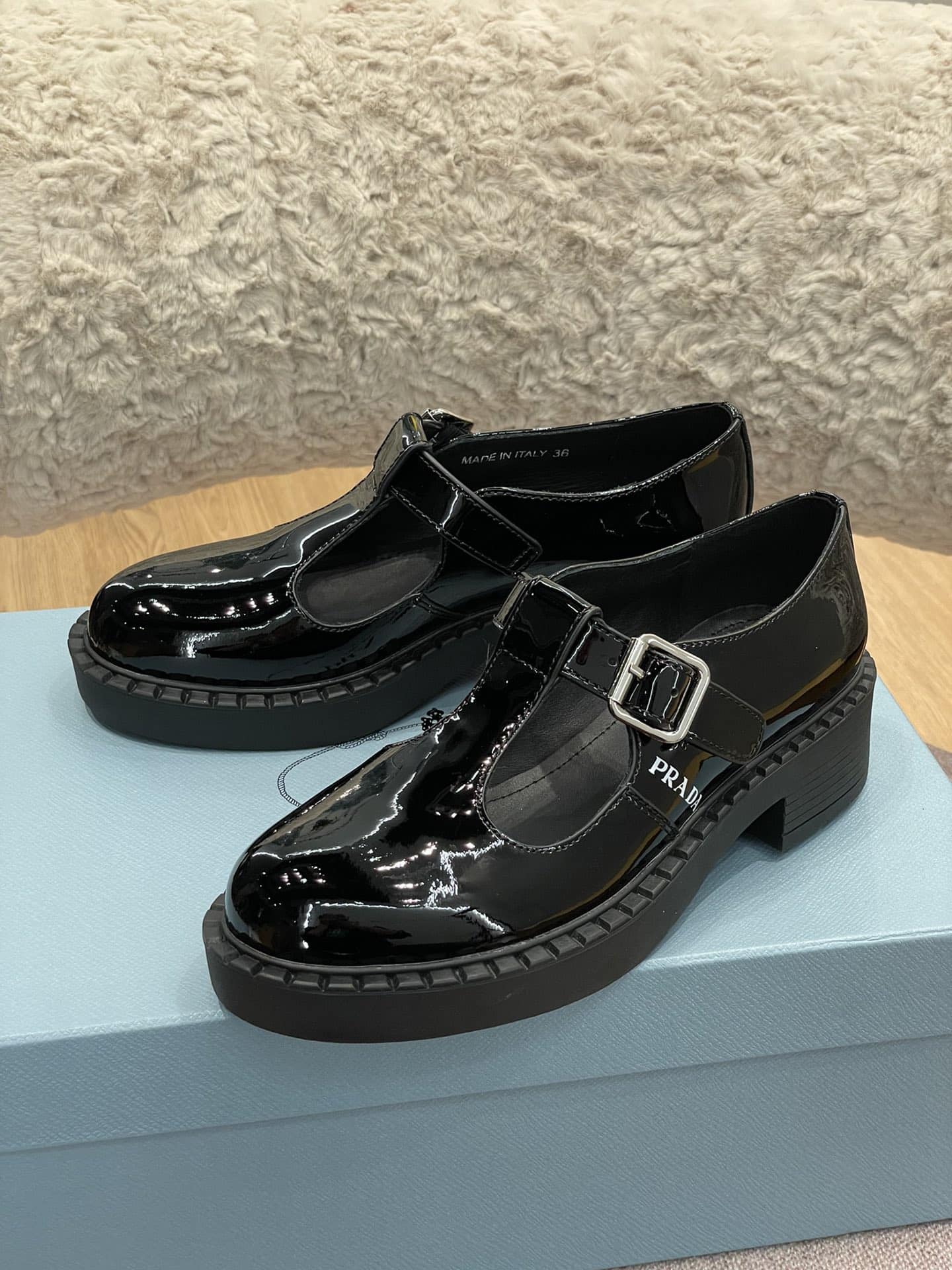 PRADA プラダ ブラッシュドレザー メリージェーン Tストラップシューズ ブラック 2EE372 055 F0002 - 画像 (4)