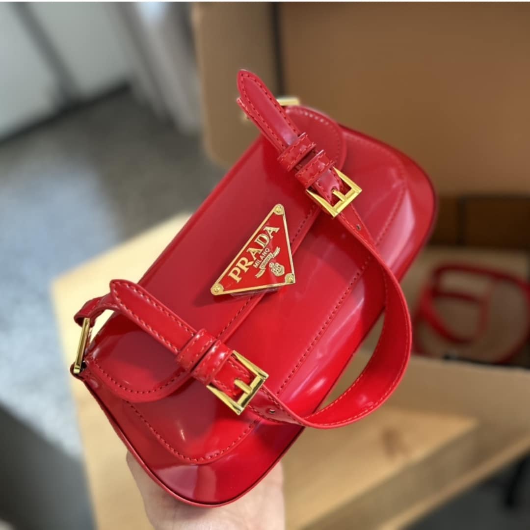 Prada Patent Leather Shoulder Bag In Cherry Red 25Cm 1Bd355 069 F0E06 V Hto - 画像 (3)