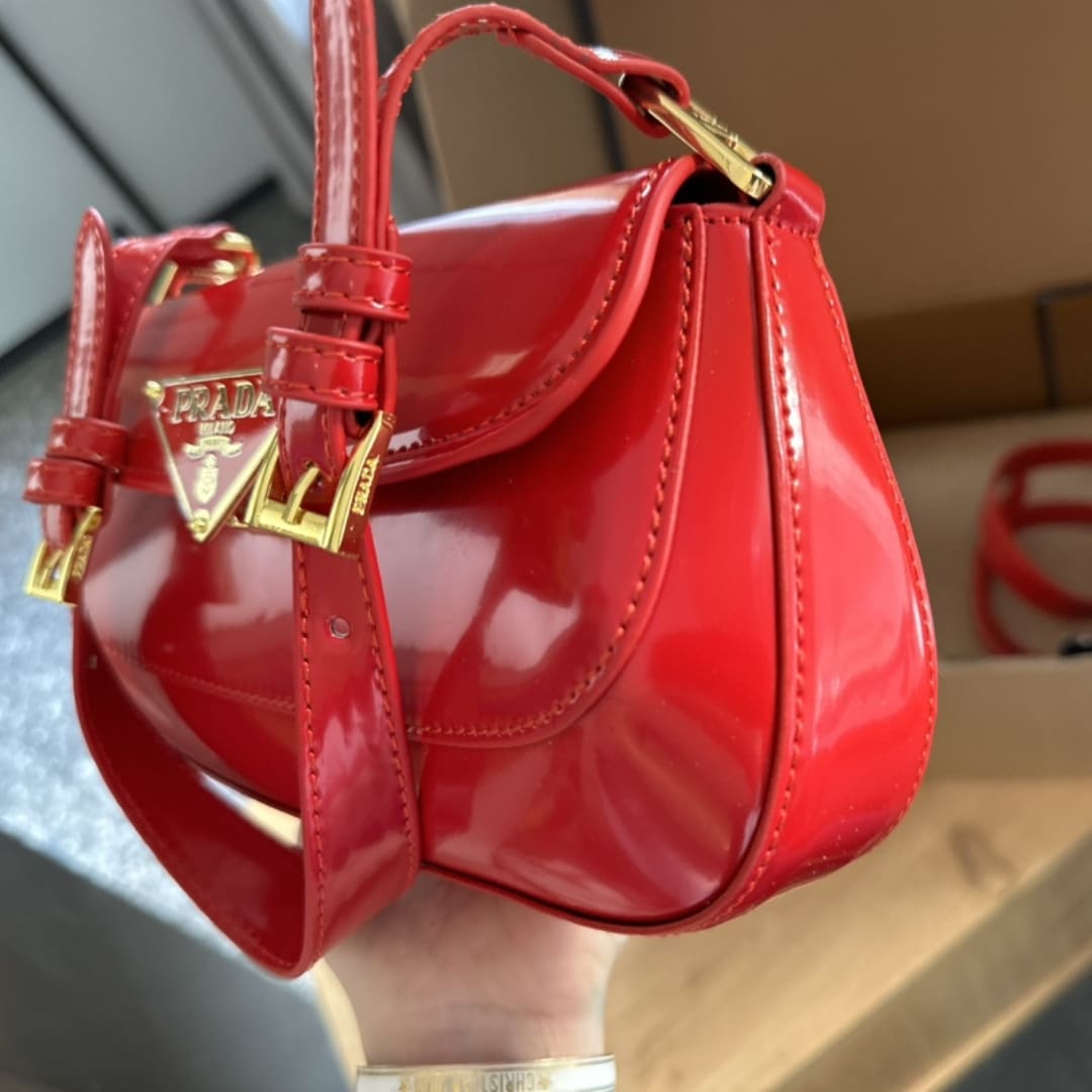 Prada Patent Leather Shoulder Bag In Cherry Red 25Cm 1Bd355 069 F0E06 V Hto - 画像 (5)