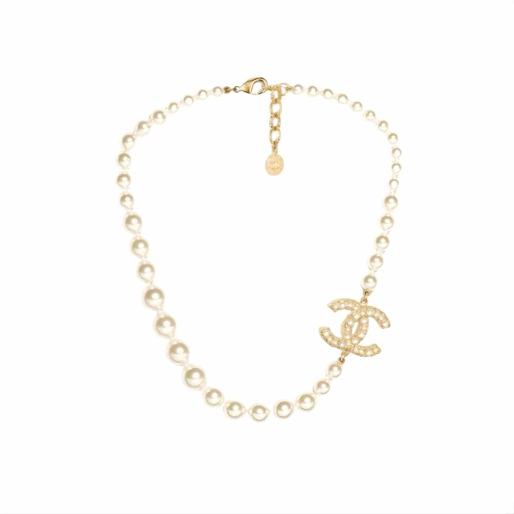 CHANEL シャネル ガラスパール CCロゴ ネックレス ゴールド パール調デザイン 型番：A64757 Y20450 Z2048